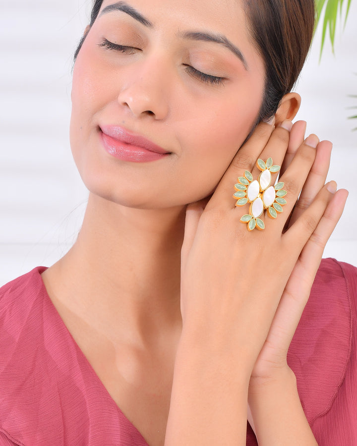 MARQUISE SHELL RING