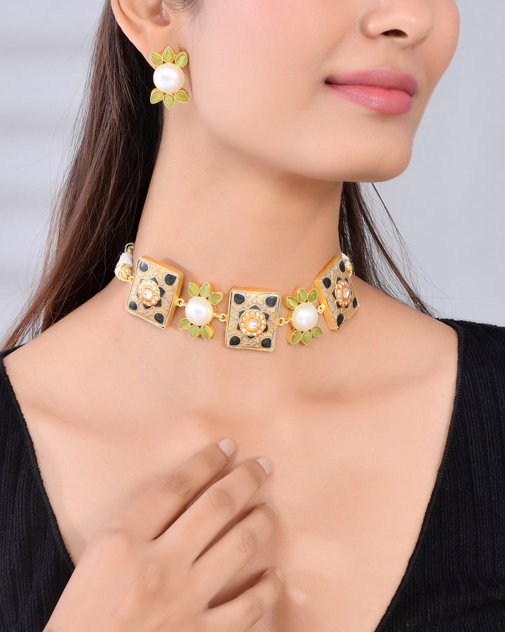 TRISHIKA NECKLACE