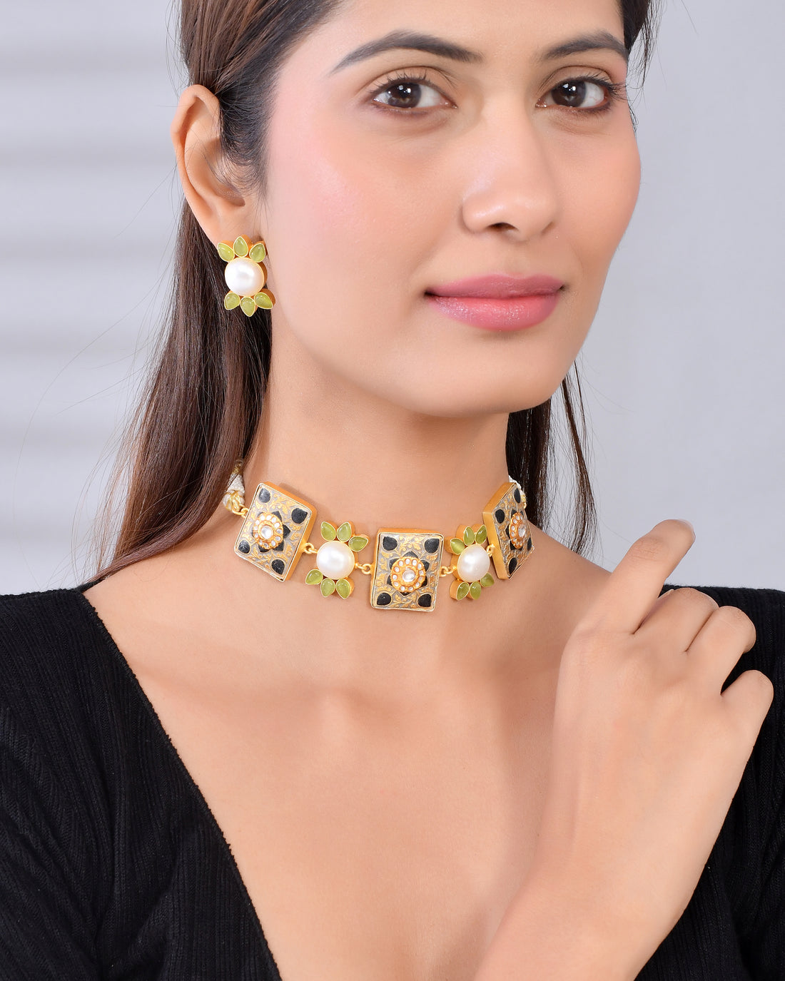 TRISHIKA NECKLACE