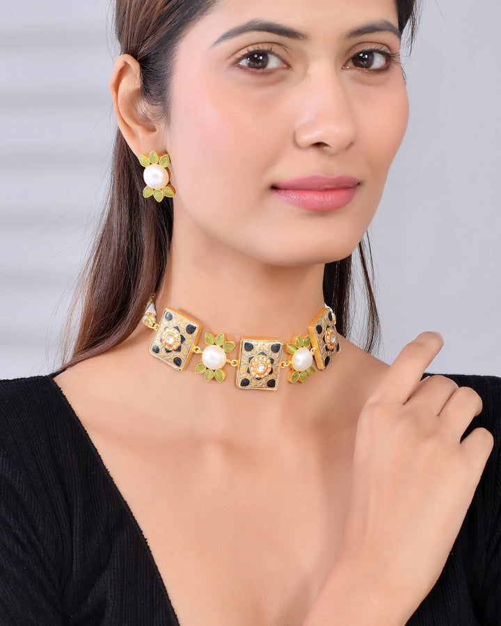 TRISHIKA NECKLACE