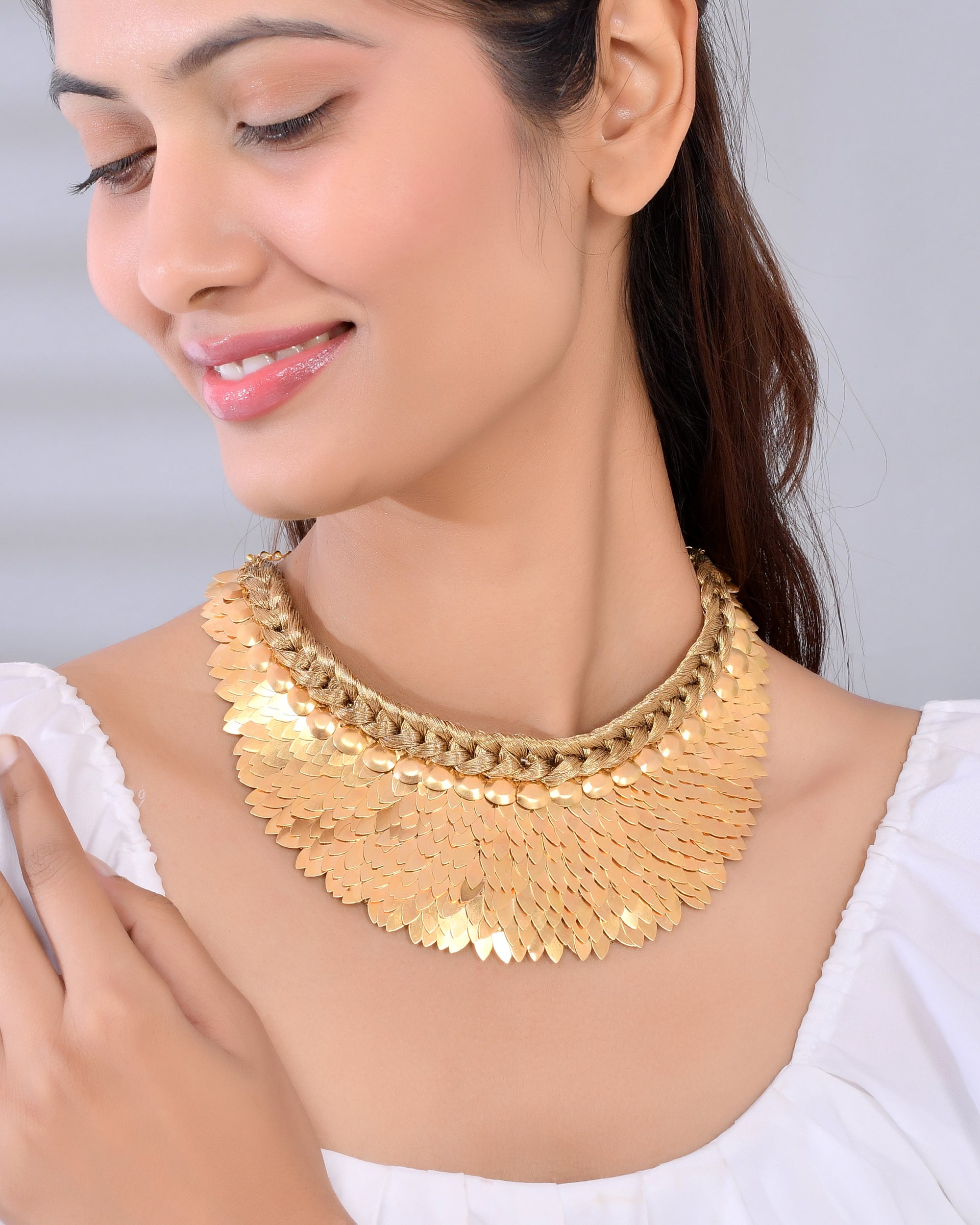 STATEMENT CLUSTER OF FEATHERS