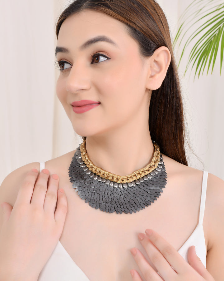 VICTORIAN NECKLACE