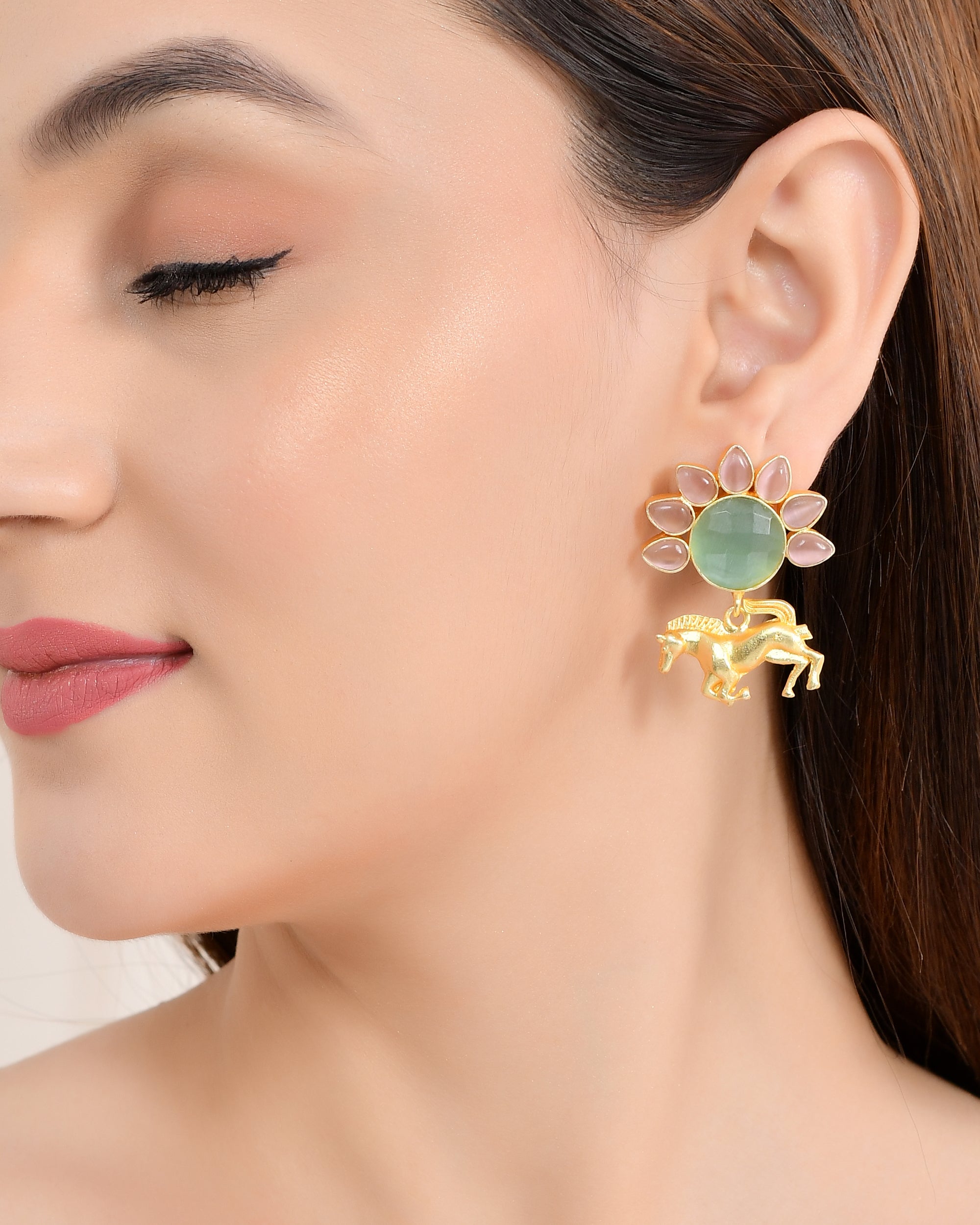 RUNNING HORSE EARING