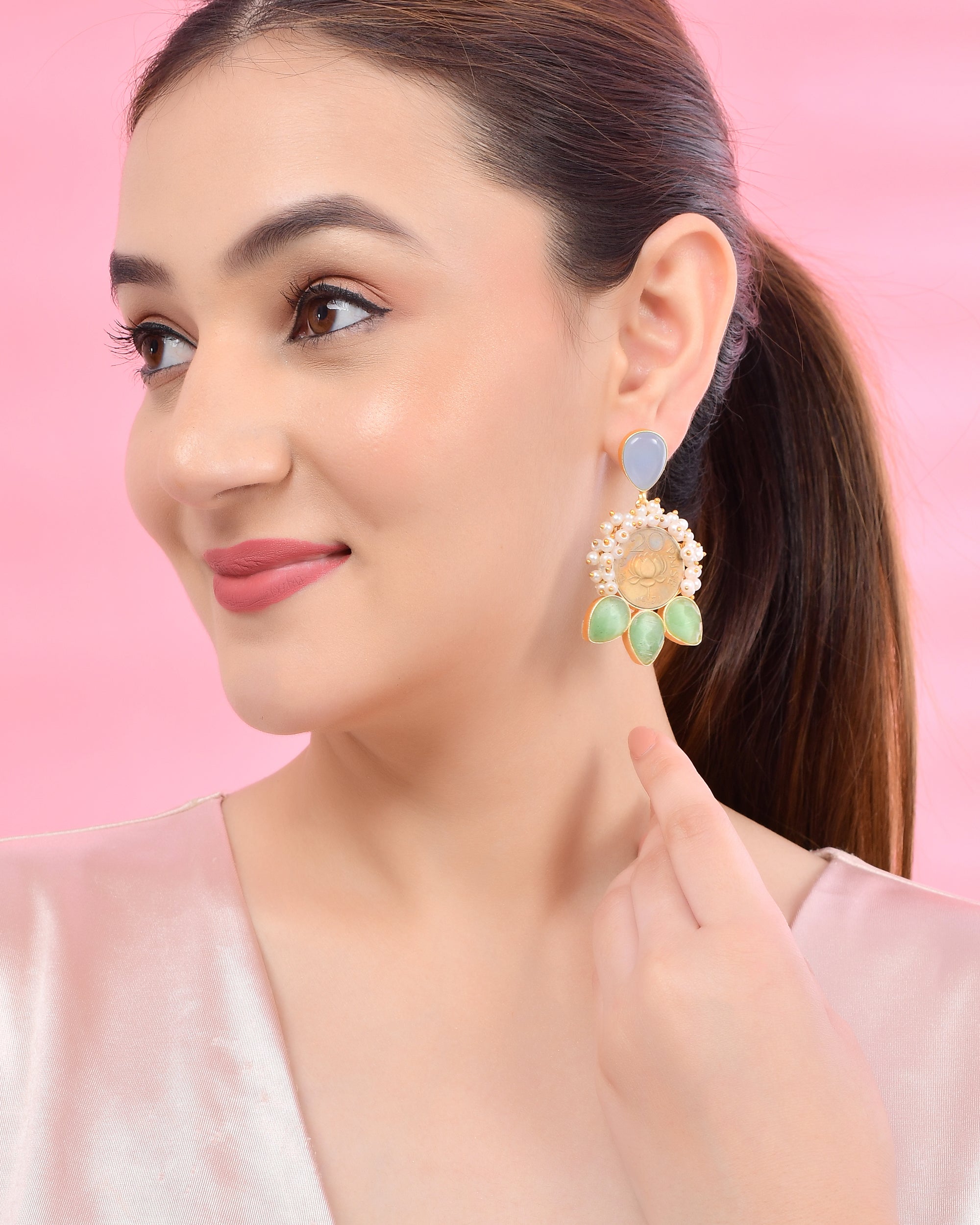 SPOTLIGHT VINTAGE COIN EARING