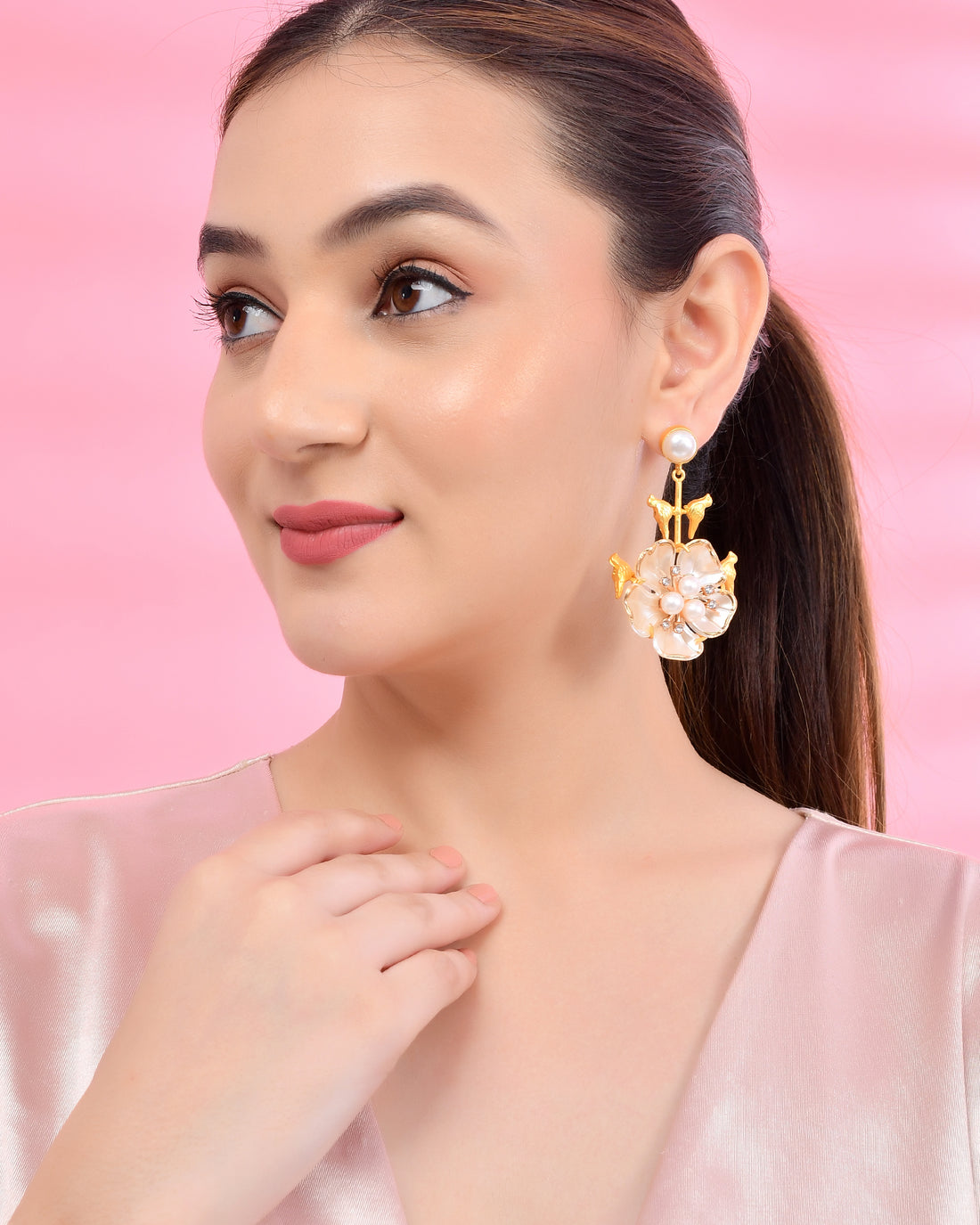SNOW WHITE DANGLERS