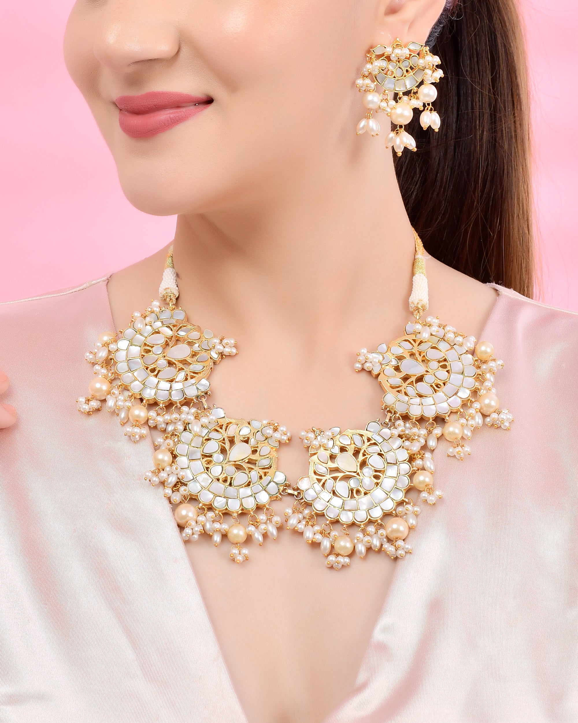 JUGNI DAZZLING NECKLACE
