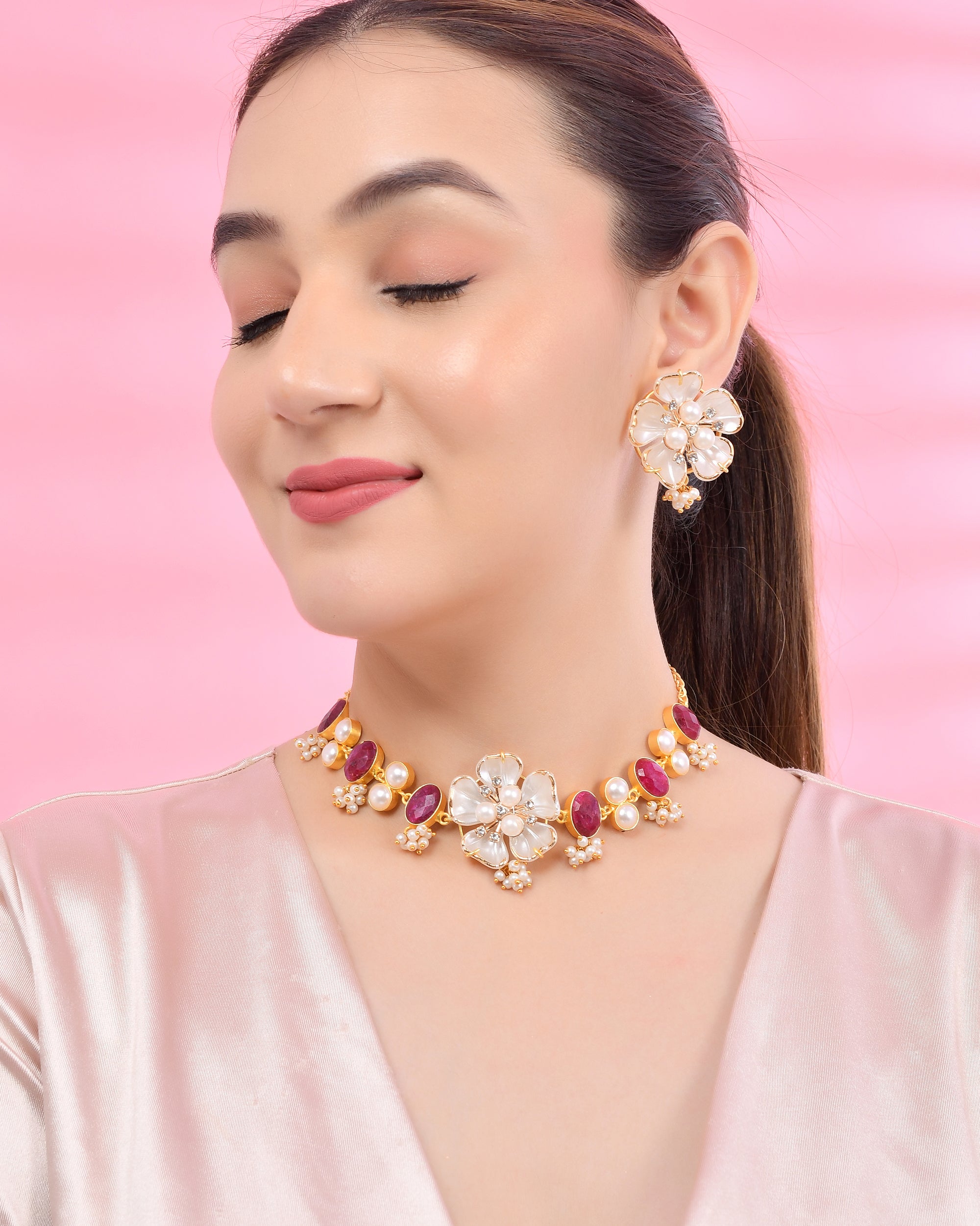 AMARA FLOWER NECKLACE