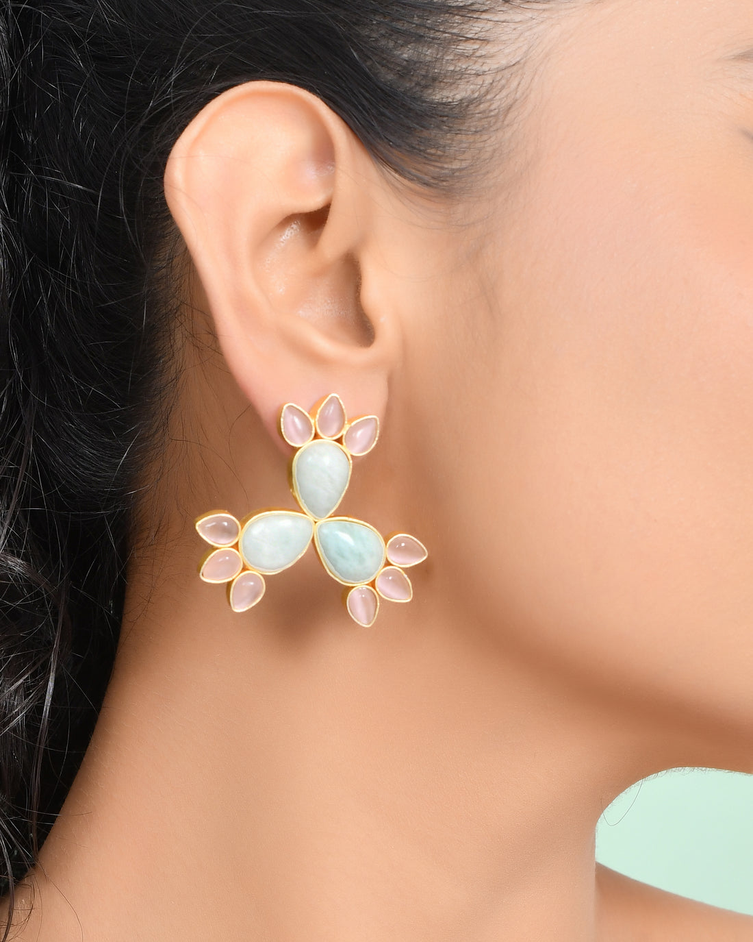ILLUMINATE STUDS