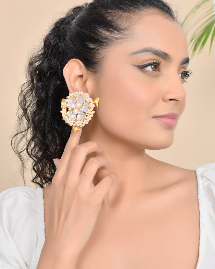 FLOWER BIRDIE STUDS