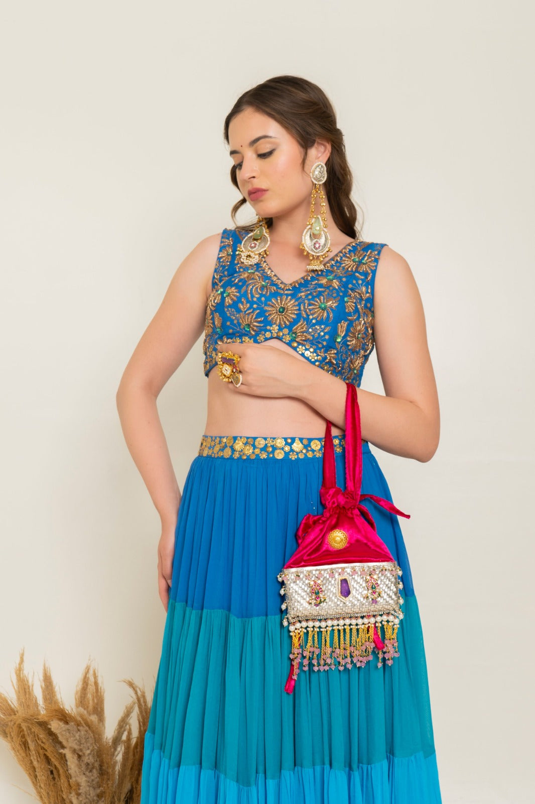 Inaya  Potli