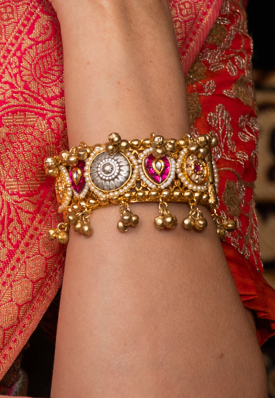 HASEEN JADAU BANGLE